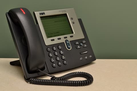 Comparing AI receptionist costs with traditional receptionist hiring in the UK